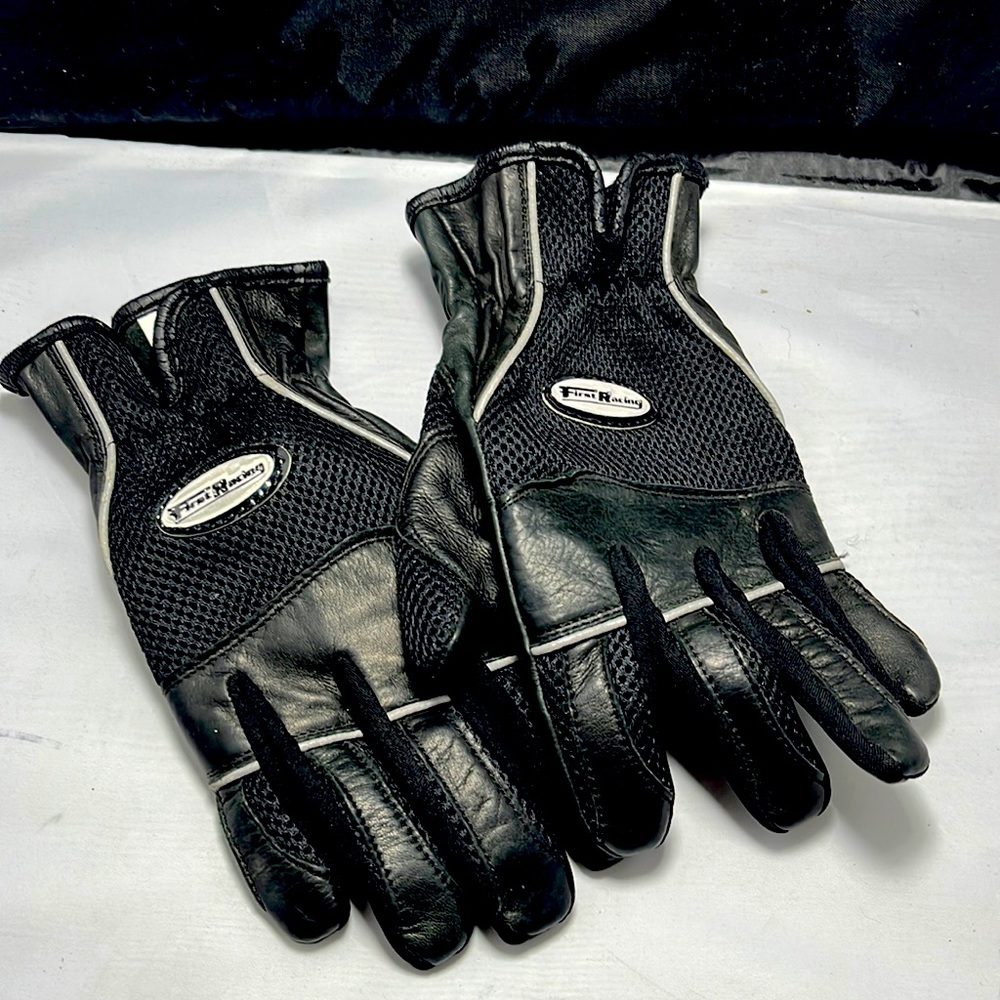 Black motorcycle gloves, size medium